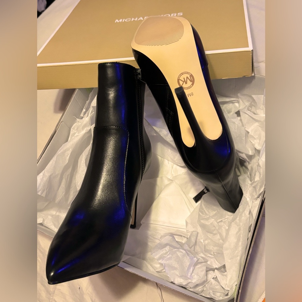 Black Rue Leather Michael Kors Boots Size 8 Womens